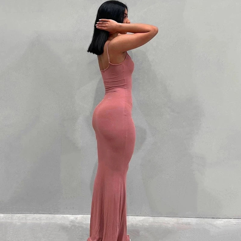 Vestido maxi que abraça o corpo